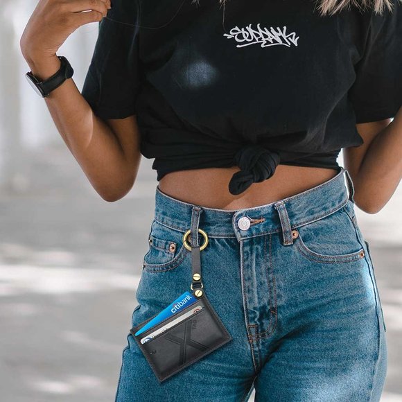 PLUSUS World's Thinnest Leather Wireless Charging Pad & Wallet Premium Gift Set - Picture 5 of 11